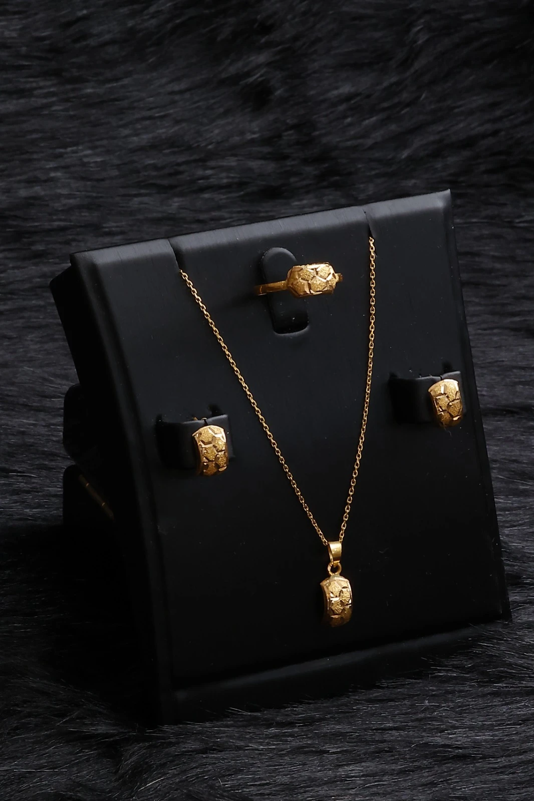 Half a set, elegant and sophisticated