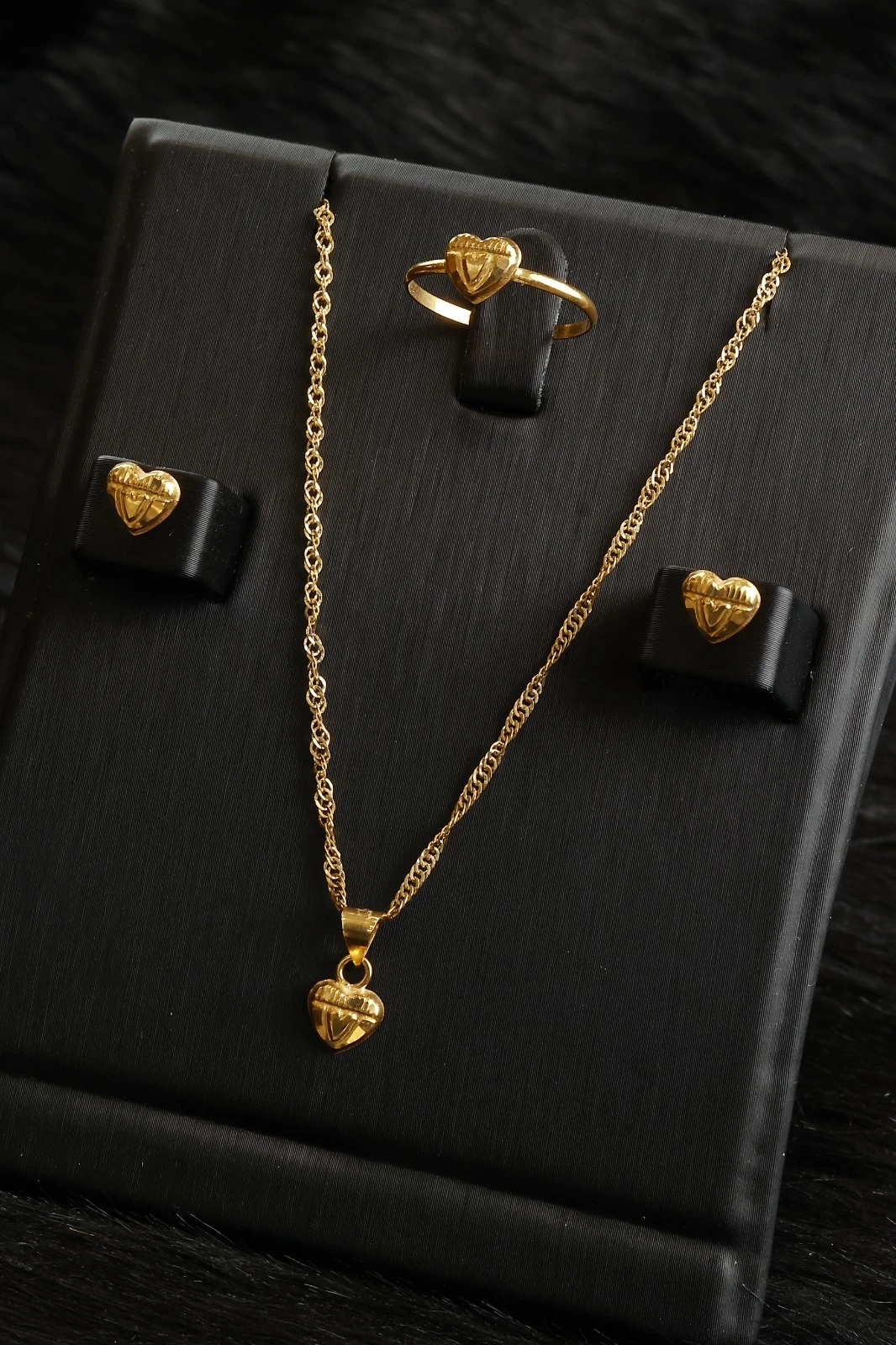 Half a set, elegant and sophisticated