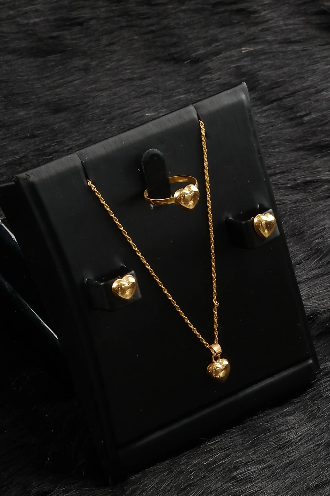 Half a set, elegant and sophisticated