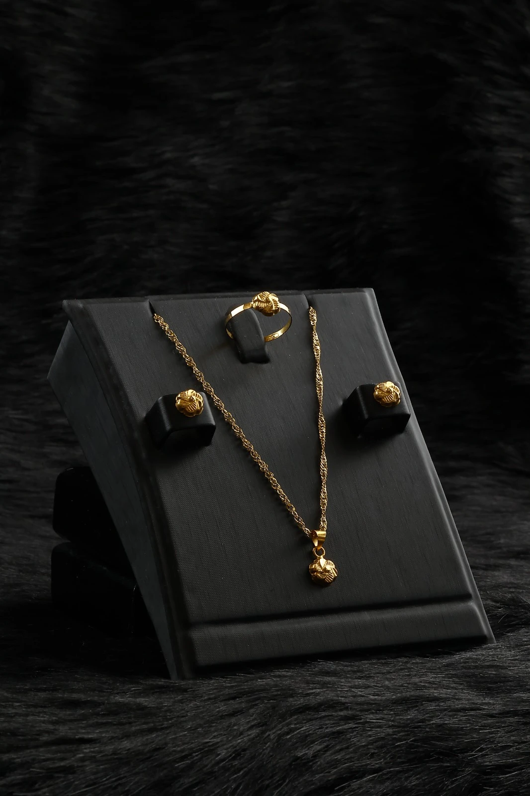 Half a set, soft and elegant