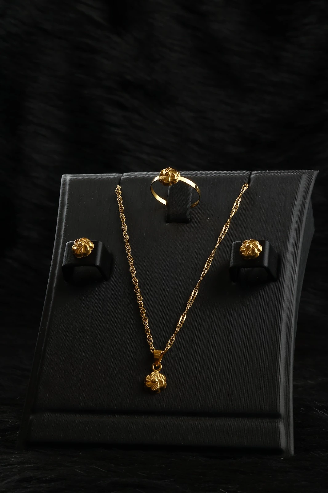 Half a set, soft and elegant