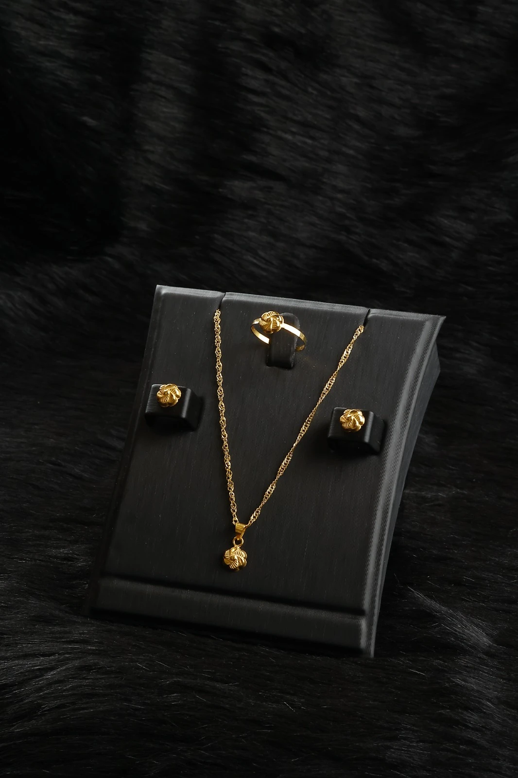 Half a set, soft and elegant