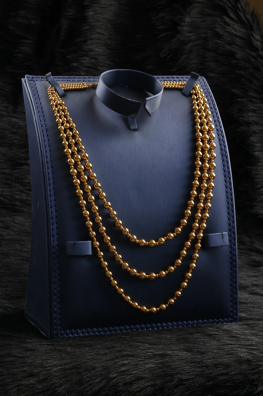 Elegant ball necklace with a sophisticated design