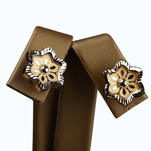“Royal Blossom” 18K Gold Set – Modern Elegance in Every Detail