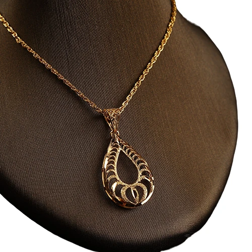“Moon Teardrop” 21K Gold Set – Oriental Filigree Design