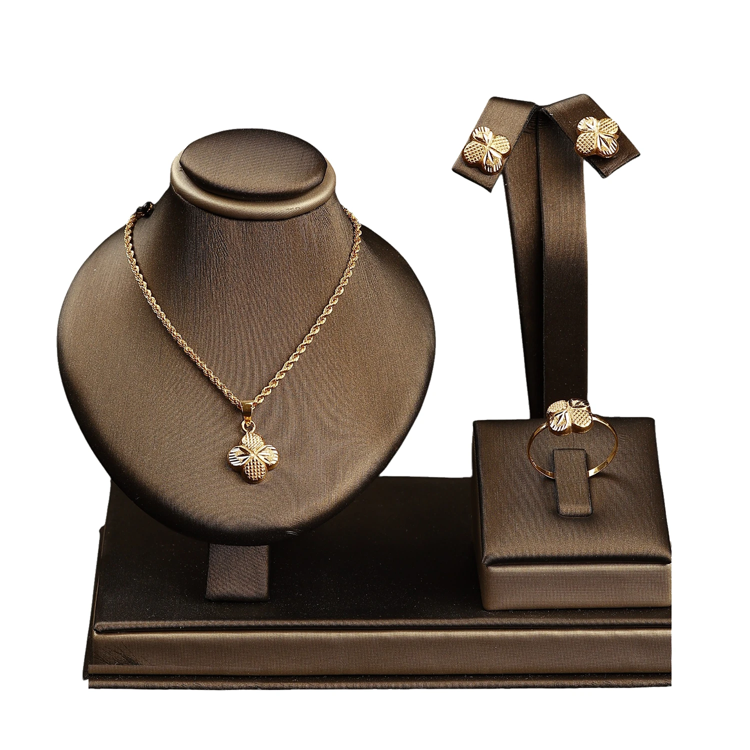 “Spring Bloom” 18K Gold Set – Textured Petal Design