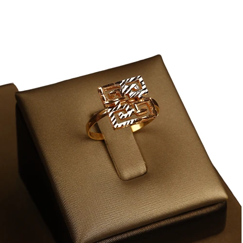 “Elegance Maze” 18K Gold Set – Two-Tone Square Design