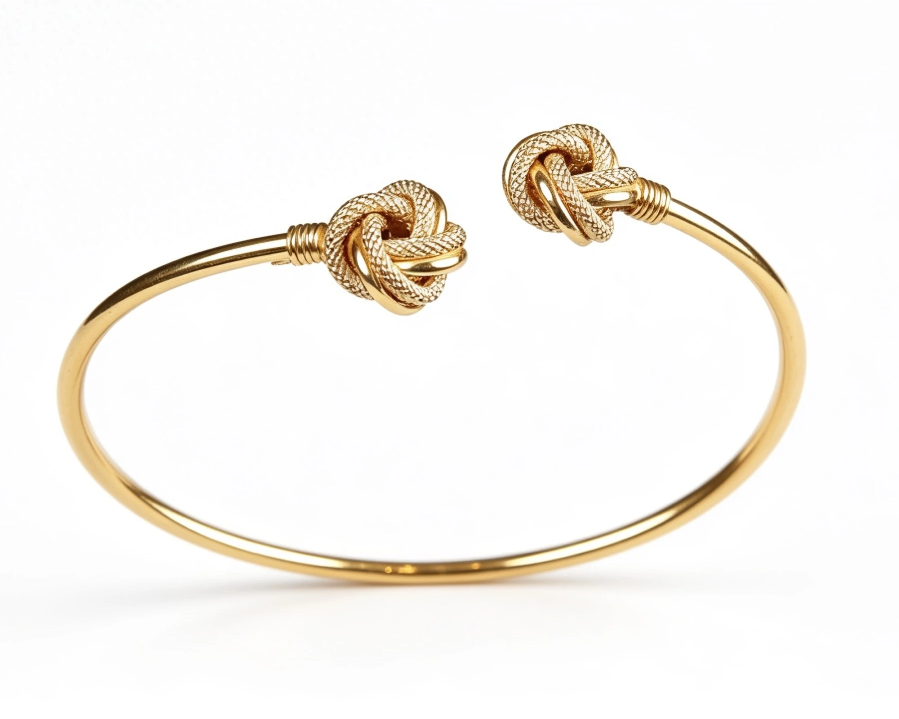 “Knot of Luxury” 18K Gold Bangle – Classic Open Design