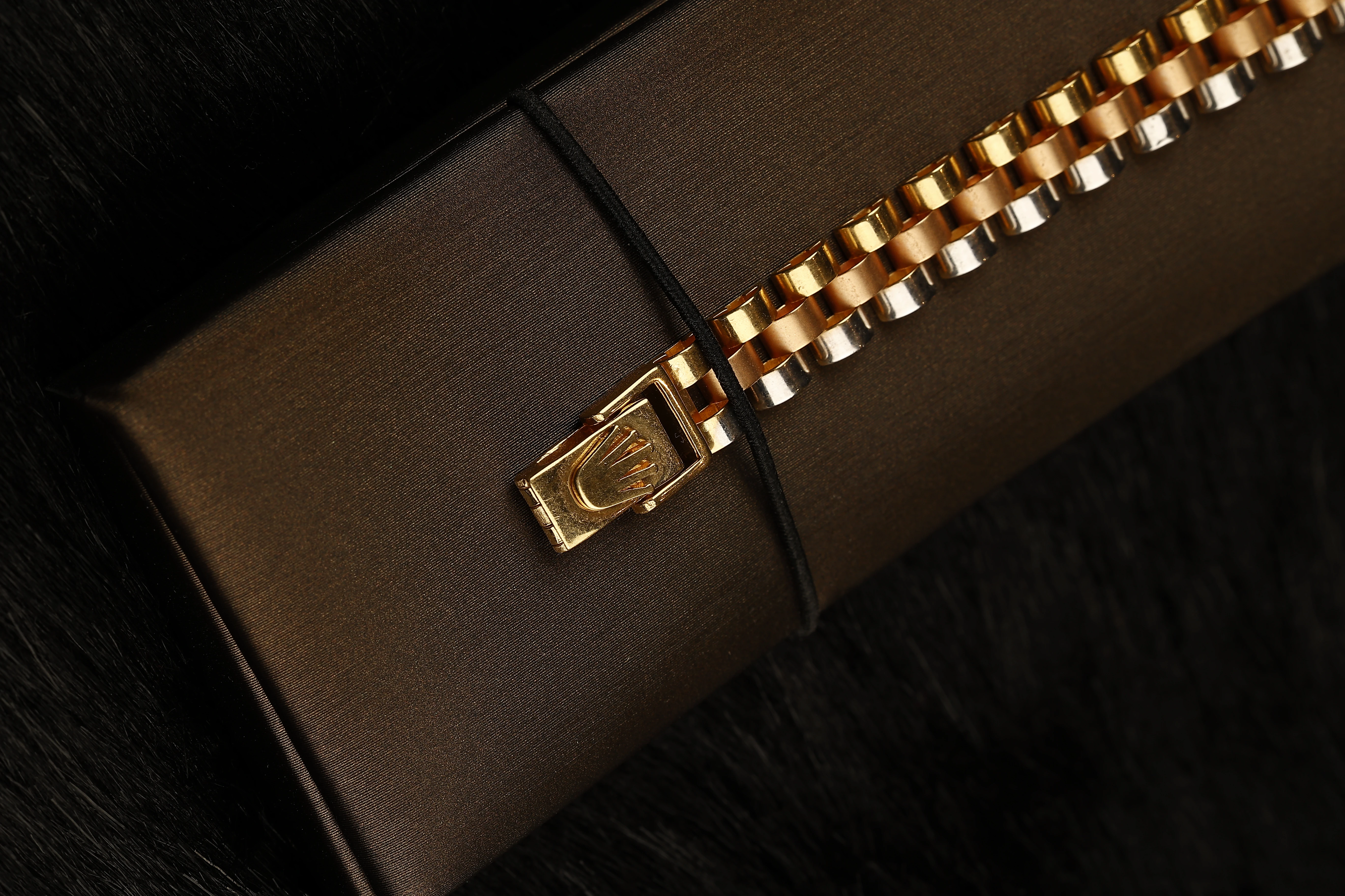 “Time Icon” 18K Gold Bracelet – Luxury Two-Tone Watch Link Design