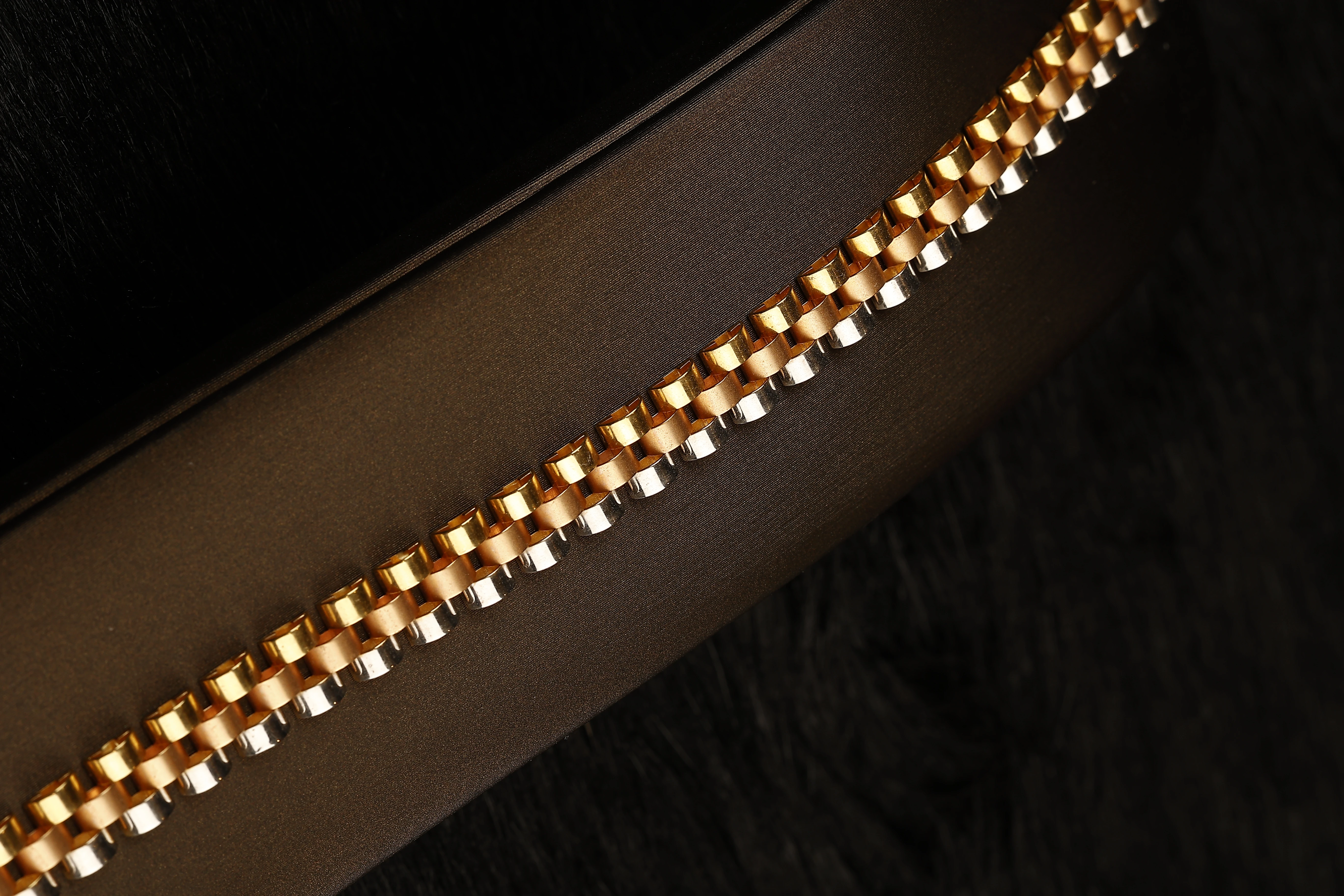 “Time Icon” 18K Gold Bracelet – Luxury Two-Tone Watch Link Design