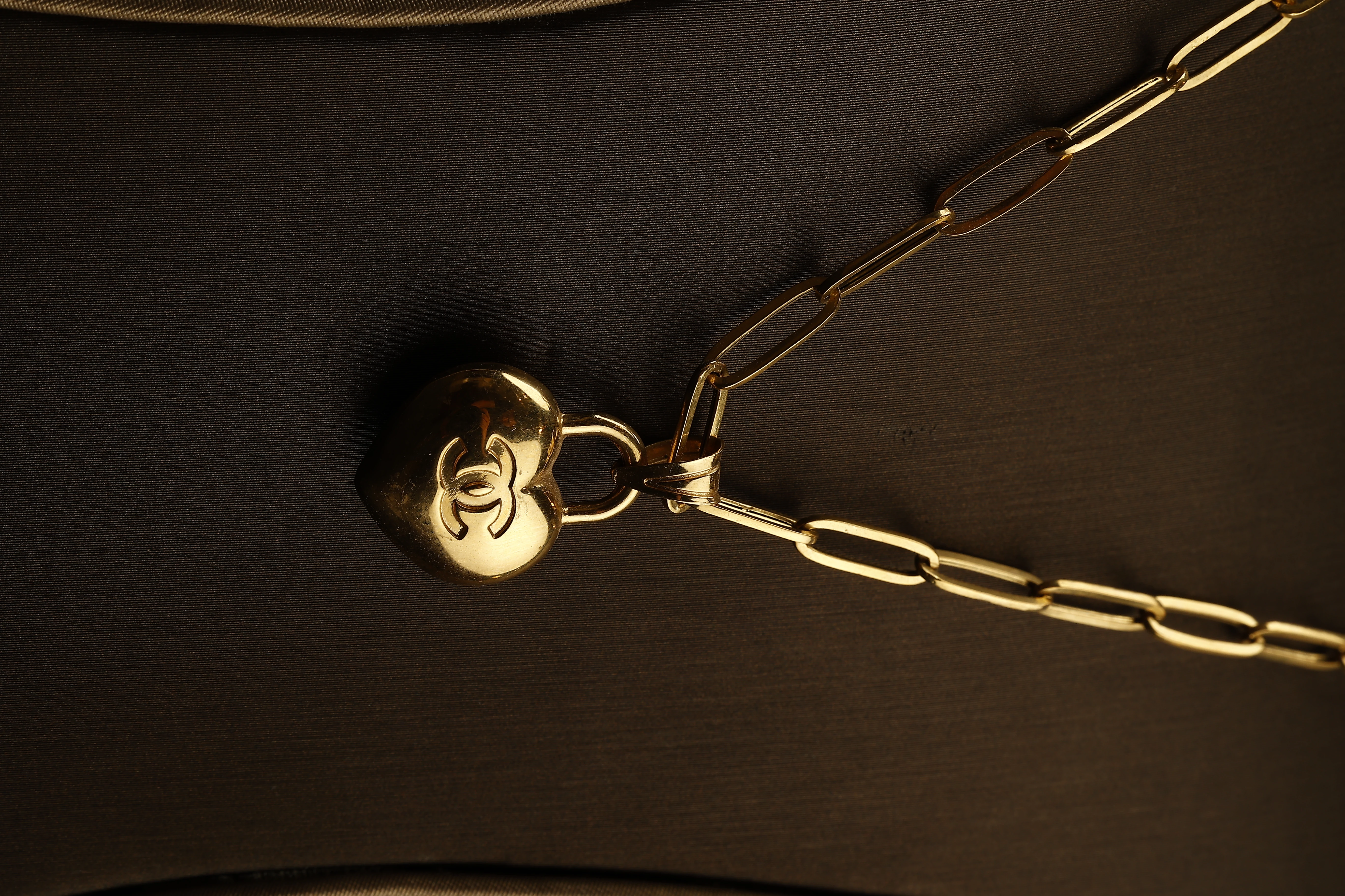 “Love Lock” 18K Gold Necklace – Paperclip Chain & Heart Padlock Pendant
