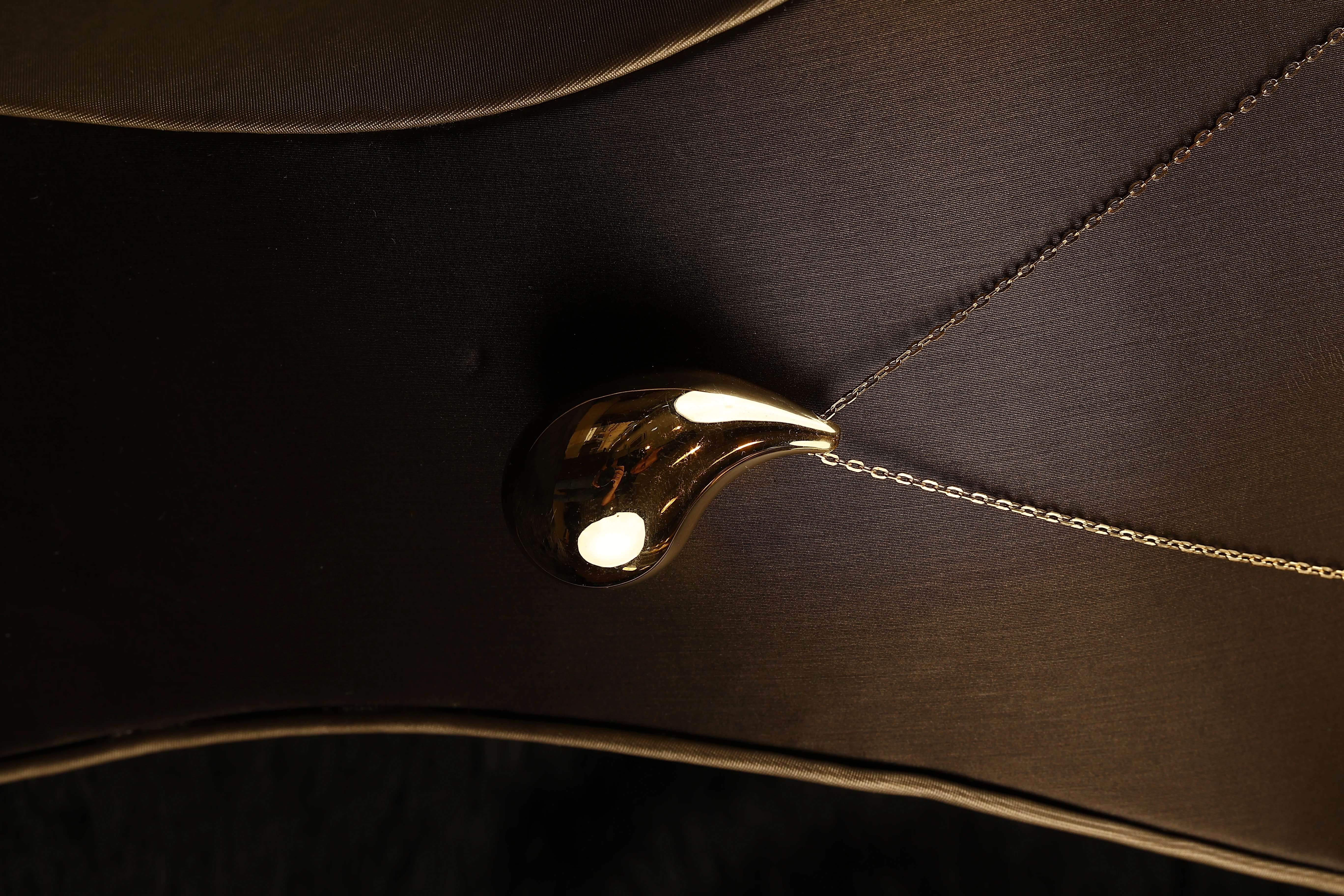 _“Teardrop of Opulence” 18K Gold Necklace – Puffed Teardrop Pendant_