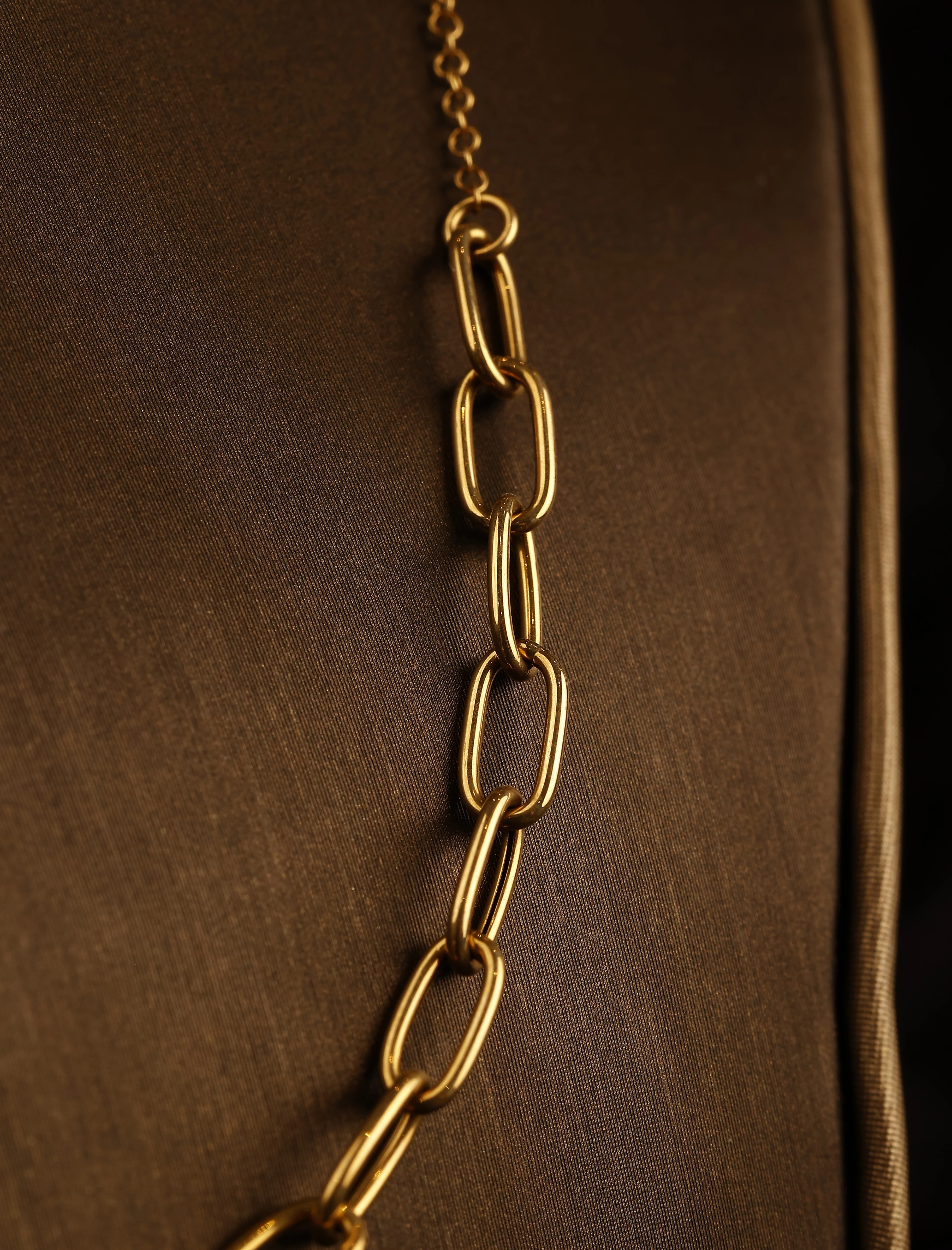 “Circle of Light” 18K Gold Necklace – Polished Open Circle Design