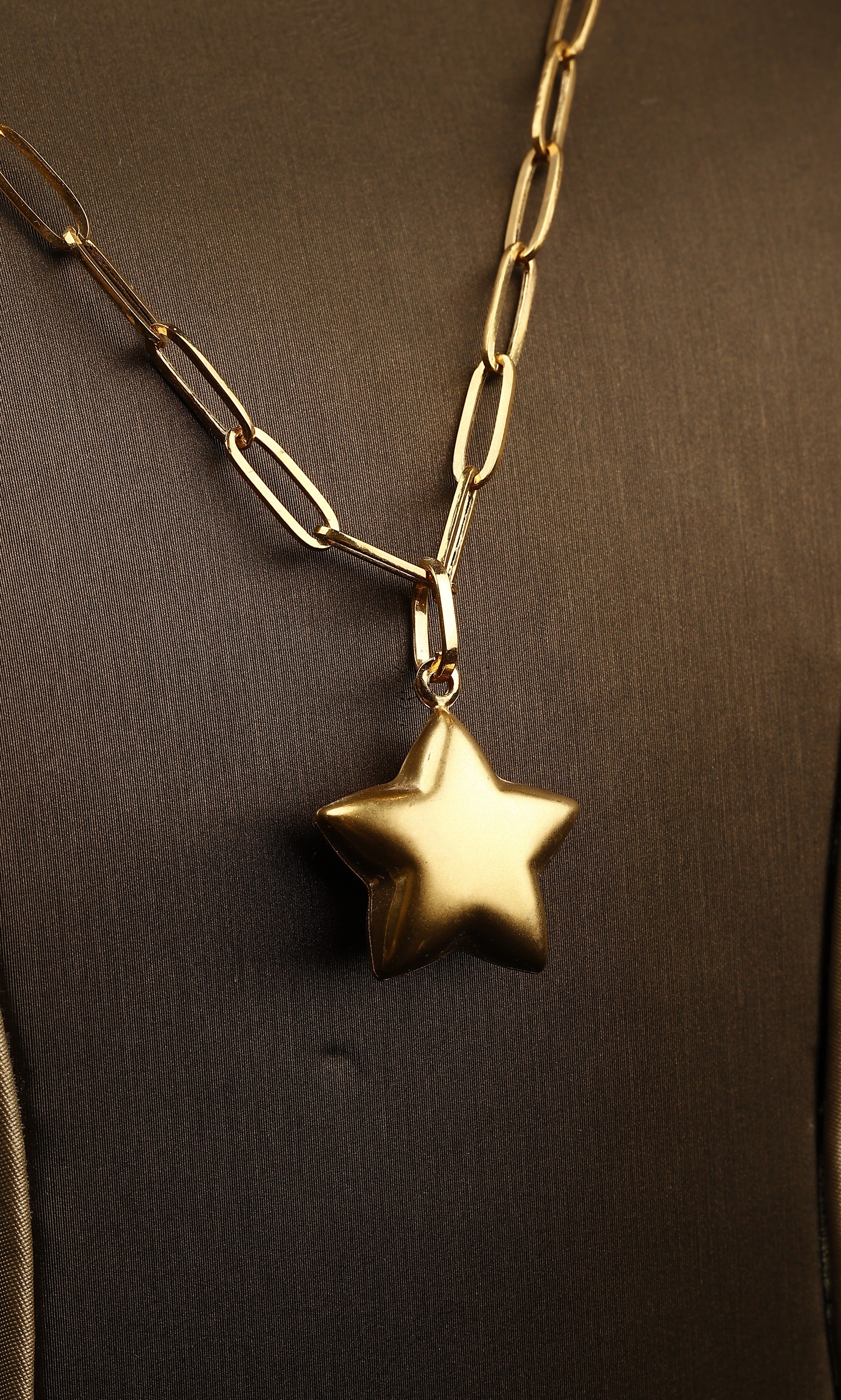 “Wishing Star” 18K Gold Necklace – Puffed Star Pendant with Paperclip Chain