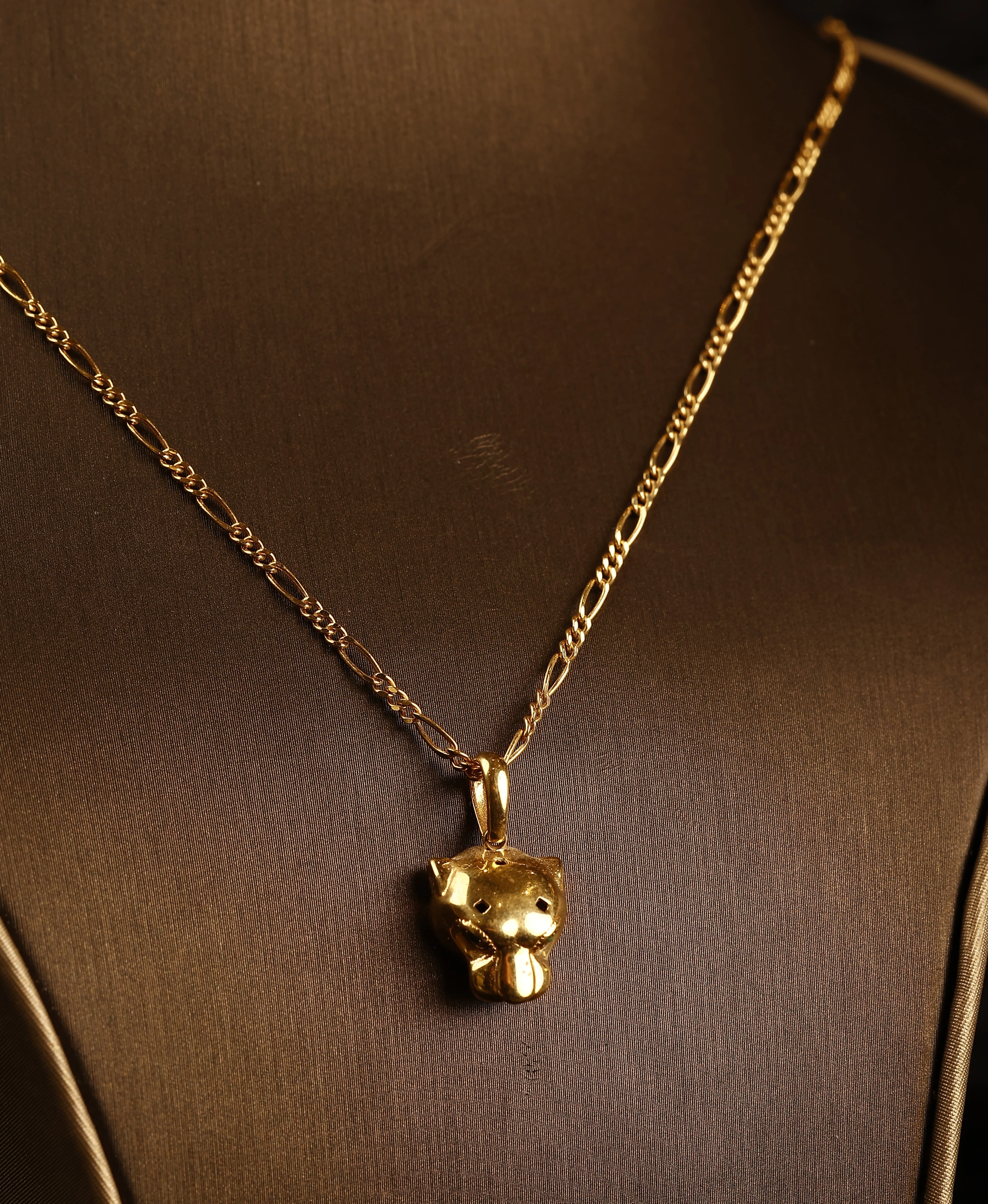 “La Panthère” 18K Gold Necklace – Panther Head Pendant with Figaro Chain