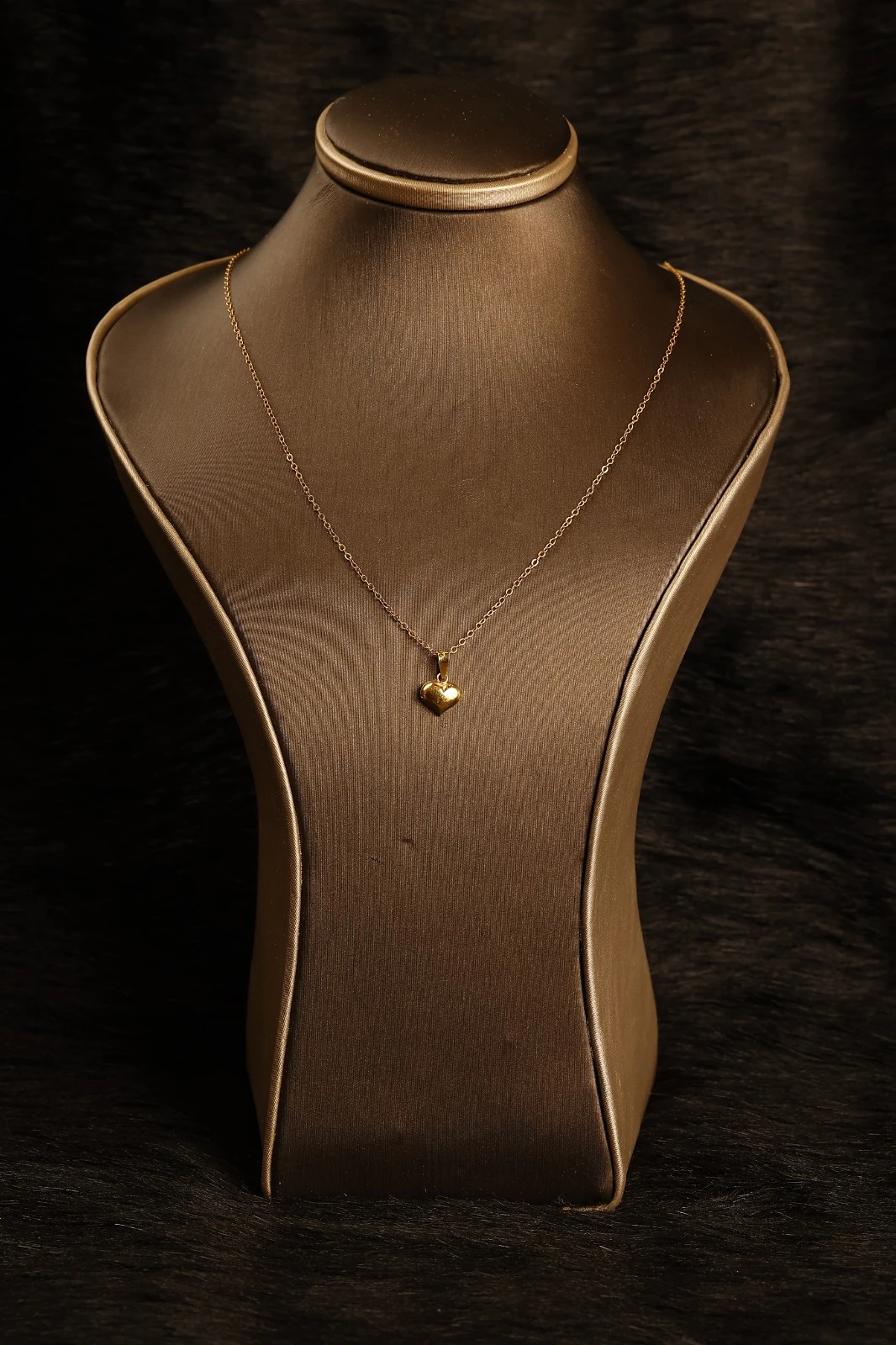 “Tiny Heart” 18K Gold Necklace – Fine Chain with Solid Heart Pendant